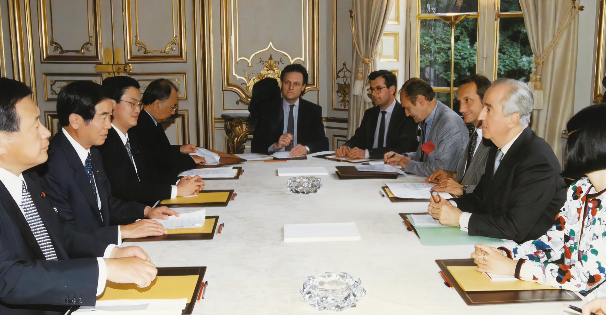 Paris, 1993 – Visite en France de Kabun Muto, MAE du Japon – Entretiens élargis