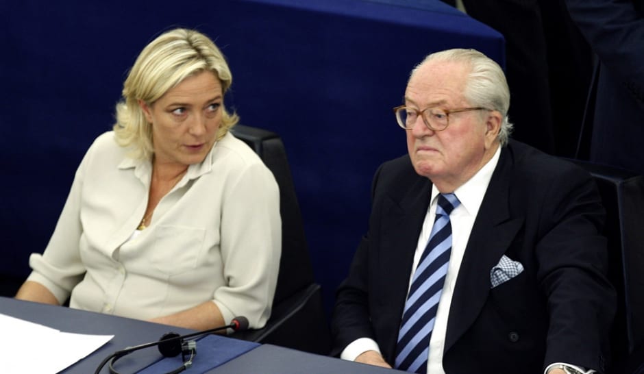 Le Front National, l'épouvantail consentant au service du système