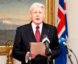 Olafur Grimsson réélu président de l'Islande
