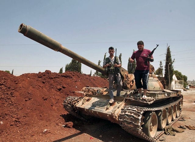 Les rebelles syriens en possession de chars et d'armes lourdes dans la ville d'Alep