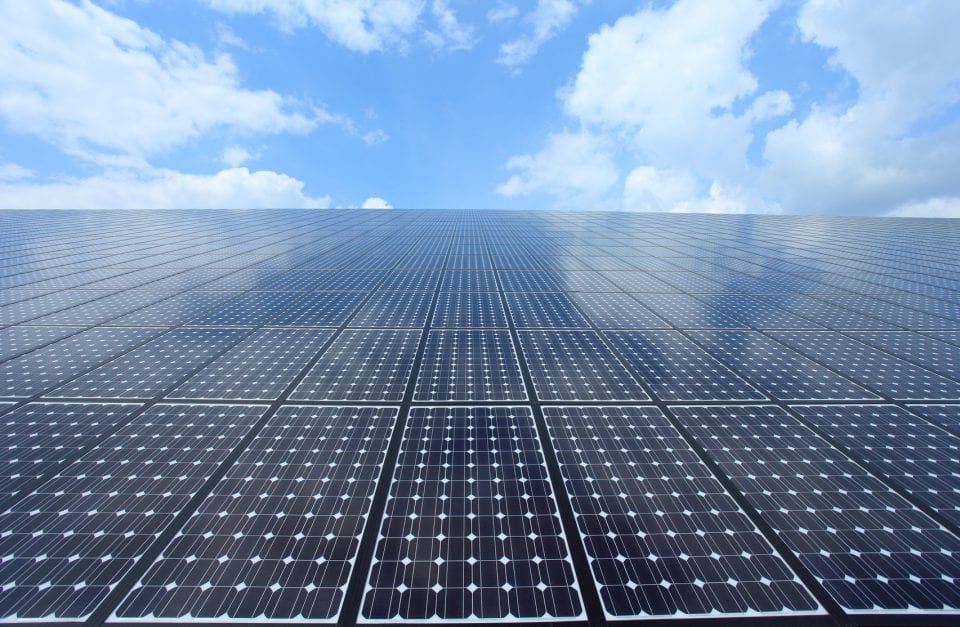 Destruction de l’industrie photovoltaïque européenne : l’UPR dénonce la responsabilité des traités européens