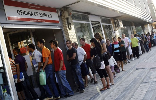 File d'attente de jeunes au chômage en Europe Espagne-Chomage-File-d-attente-europe