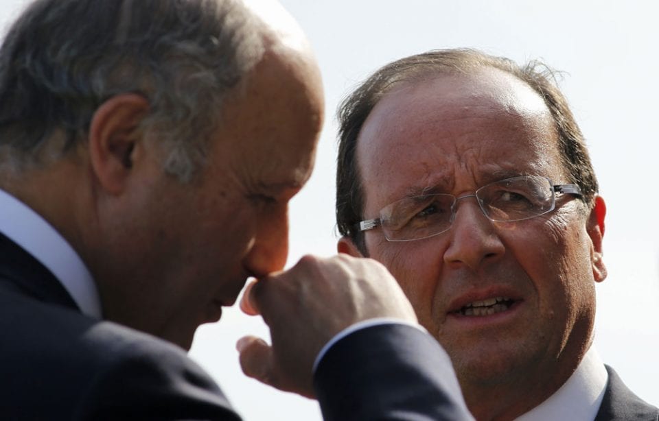 Bêtes et méchants : Hollande et Fabius, à la fois traîtres à nos intérêts nationaux et roulés dans la farine comme des jobards. Obama autorise Boeing à reprendre ses ventes à l'Iran