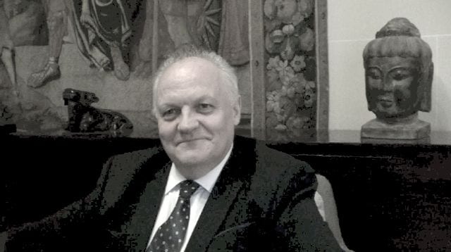 François Asselineau au micro d'Auxerre TV lors de l'Université d'automne – 26/09/2015