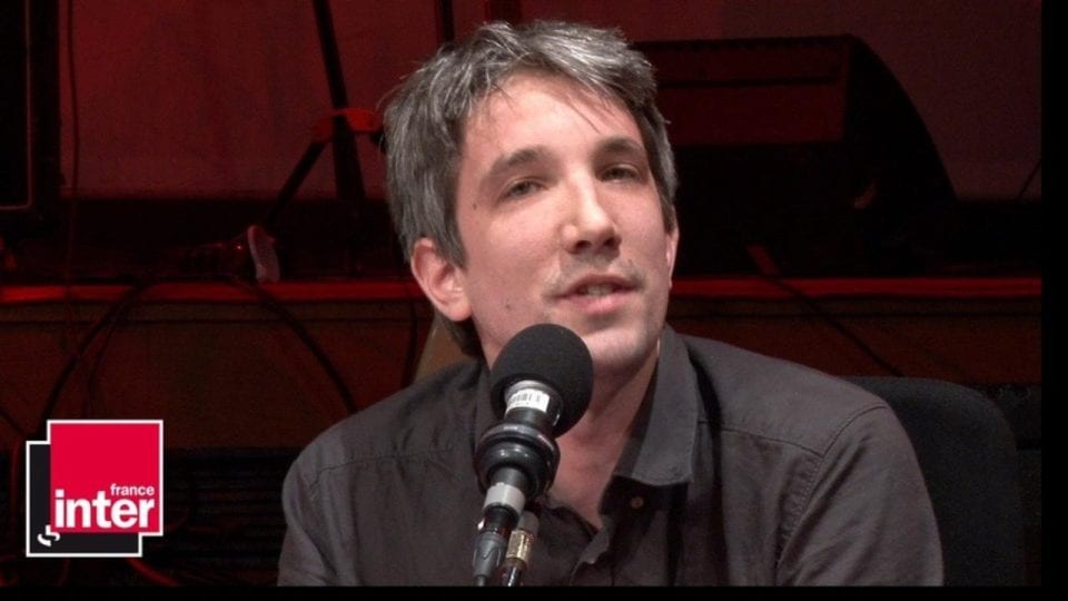Sur France Inter, le journaliste « humoristique » Guillaume Meurice dénonce de façon cinglante le projet de loi Urvoas qui prévoit de supprimer l’égalité des temps de parole entre les candidats à la présidentielle