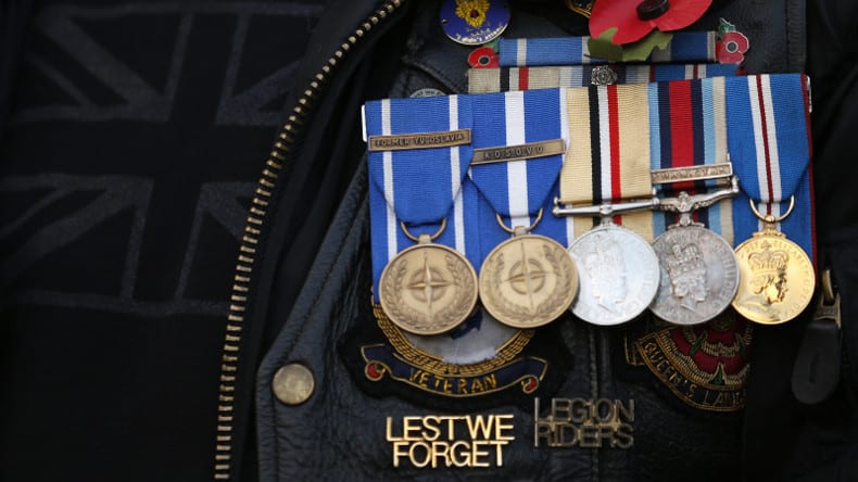 Une association d’anciens haut-gradés de l'armée britannique appelle au Brexit et l'ancien général Sir Michael Rose affirme que « l'Union européenne sabote notre armée »