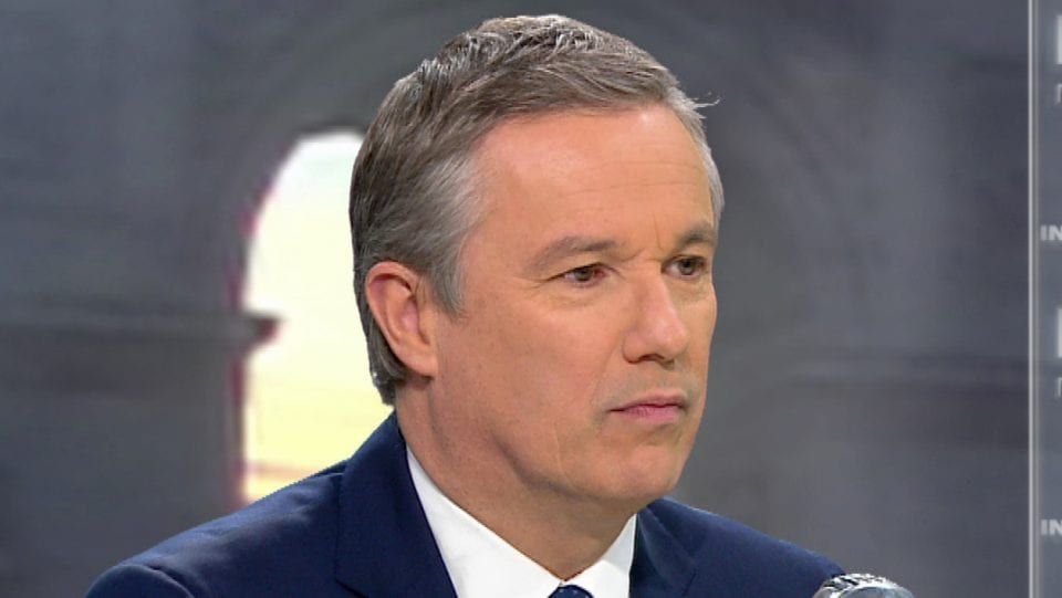 Le leurre souverainiste Dupont-Aignan prouve une nouvelle fois qu'il enfume les français et qu'il roule pour l'oligarchie