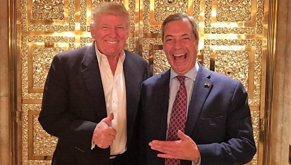 LES VICTOIRES EN OR DE DONALD TRUMP ET NIGEL FARAGE  Selon le journal britannique « Daily Telegraph », cette photo résume à elle seule l’année 2016.