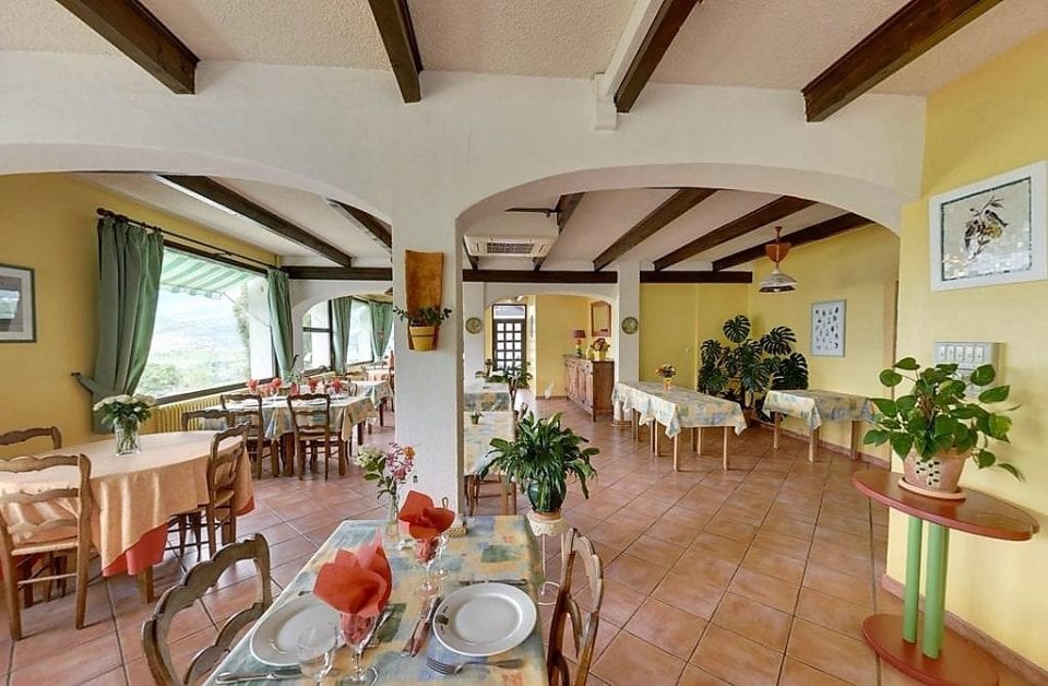 risoul-hebergement-la-bonne-auberge-salle-1