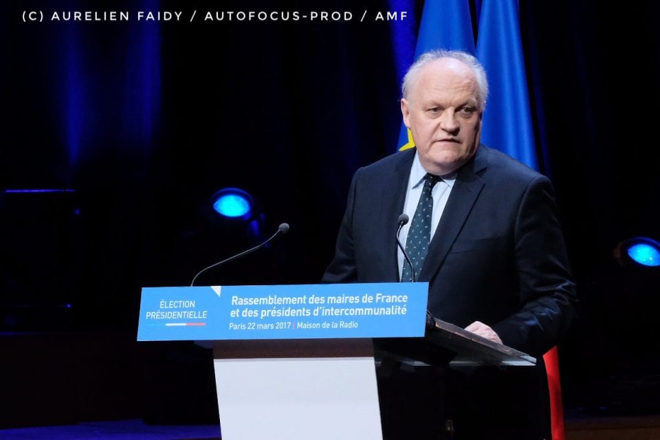 Intervention de François Asselineau à l'Association des maires de France (AMF)