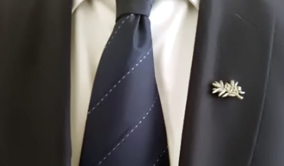 L’ÉPINGLETTE UPR (« pin’s » en anglais) EST EN VENTE DANS NOTRE BOUTIQUE EN LIGNE === 5 € pièce / 12 € les trois.