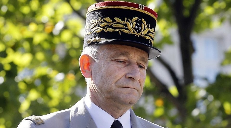 COMMUNIQUÉ DE PRESSE (19 juillet 2017-11h00) = À l’occasion de la démission du chef d’état-major des armées, l’UPR salue l’honneur, la compétence et l’intégrité du général de Villiers et rappelle à Macron que « la Roche tarpéienne est proche du Capitole ».