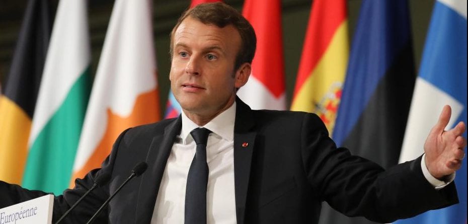 L’UPR demande à M. Macron de soumettre à référendum sa « refondation » de l’Europe, et de ne pas s’exprimer devant des drapeaux étrangers en dehors de tout cadre de visite officielle, car il n’en a pas le droit