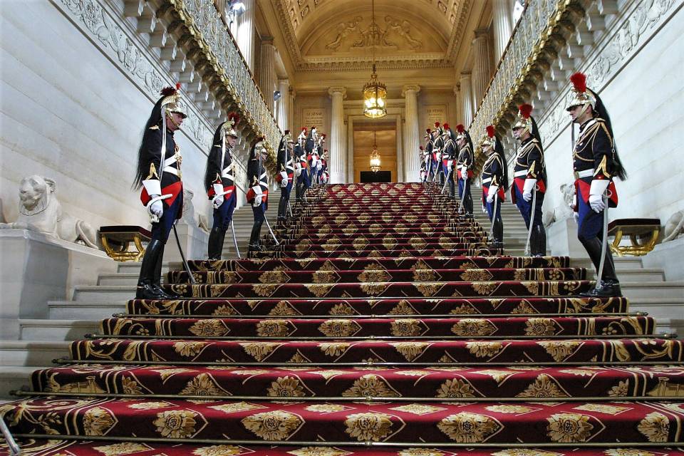 FRANÇOIS ASSELINEAU A ÉTÉ REÇU POUR CONSULTATION PAR LE DIRECTEUR DE CABINET DU PRÉSIDENT DU SÉNAT dans le cadre du projet de réforme constitutionnelle.