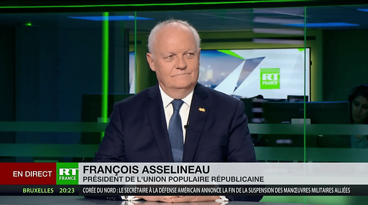 François Asselineau interrogé par RT France : «EMMANUEL MACRON EST UN CAMÉLOQUET»
