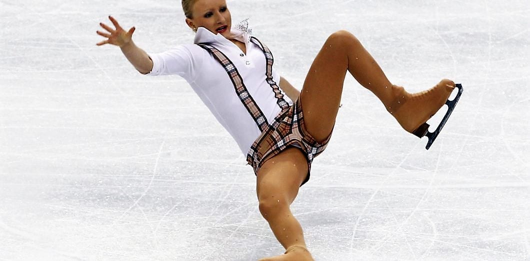 Patinage et soumission, les deux positions des « opposants principaux à Macron »… : MARINE LE PEN, la patineuse permanente.