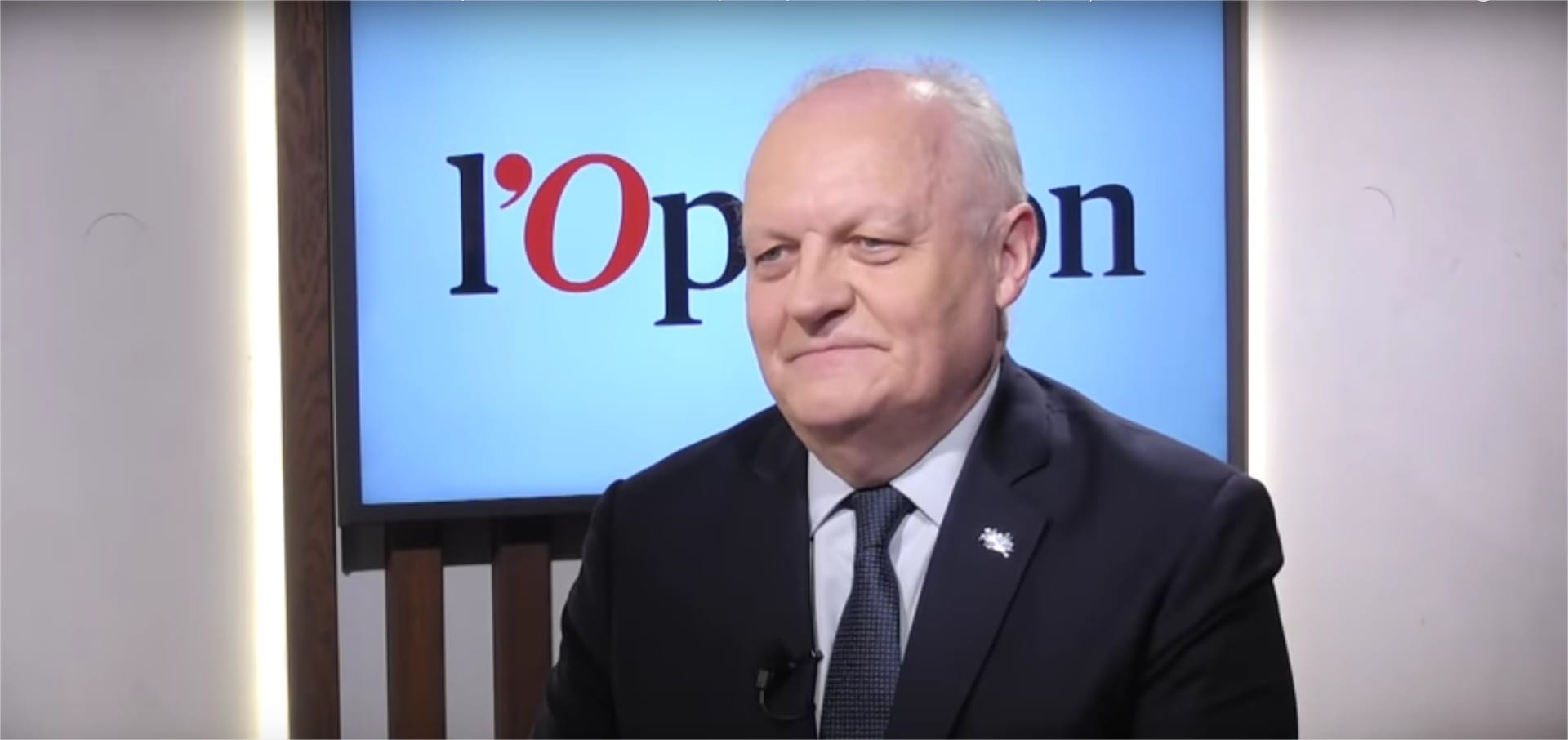 Entretien par l'Opinion : Retour au franc? «Toutes les monnaies plurinationales ont fini par exploser», F. Asselineau (UPR)