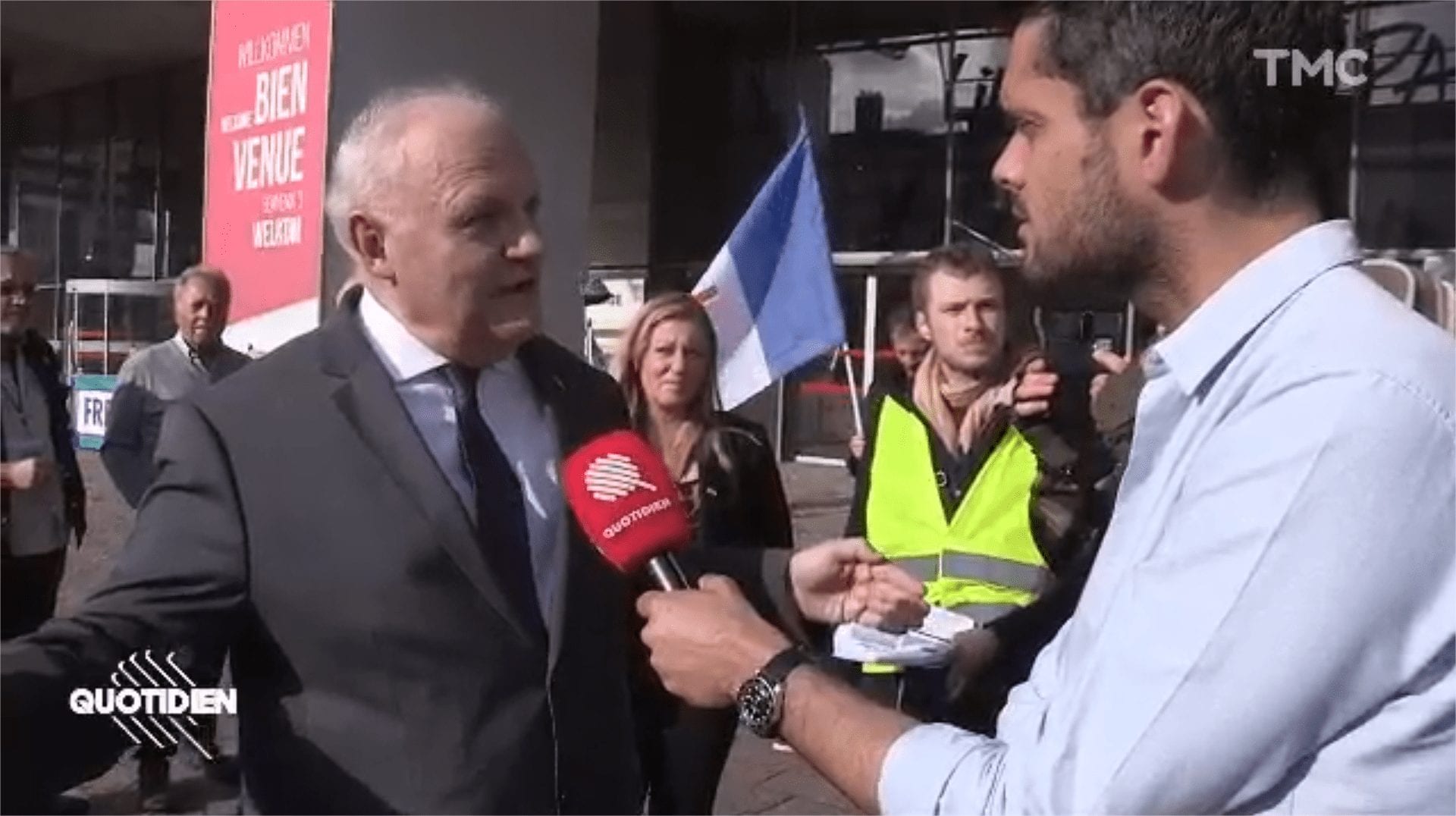 Reportage de Quotidien sur TMC : Au meeting de François Asselineau, le monsieur Frexit des européennes