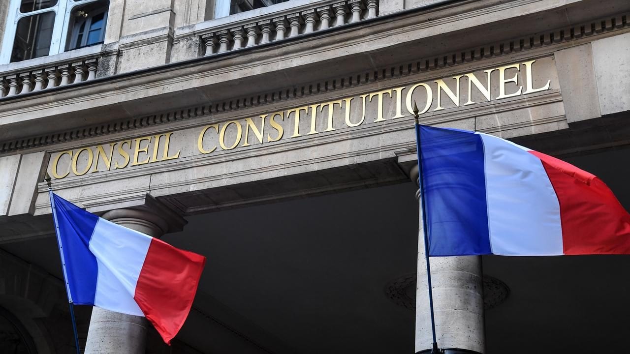 Le Conseil constitutionnel vient d'admettre les observations en intervention de François Asselineau et de l'UPR sur l'affaire du seuil des 5 % aux élections européennes.