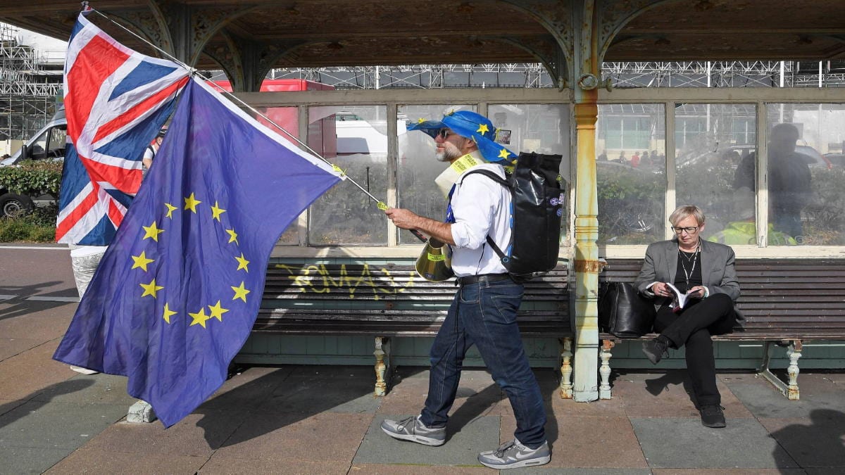 == FLASH ! == POUR EMPÊCHER LES PARLEMENTAIRES BRITANNIQUES DE TORPILLER ENCORE ET ENCORE LE BREXIT, BORIS JOHNSON DÉCIDE DE REPORTER AU 14 OCTOBRE LA RENTRÉE PARLEMENTAIRE.