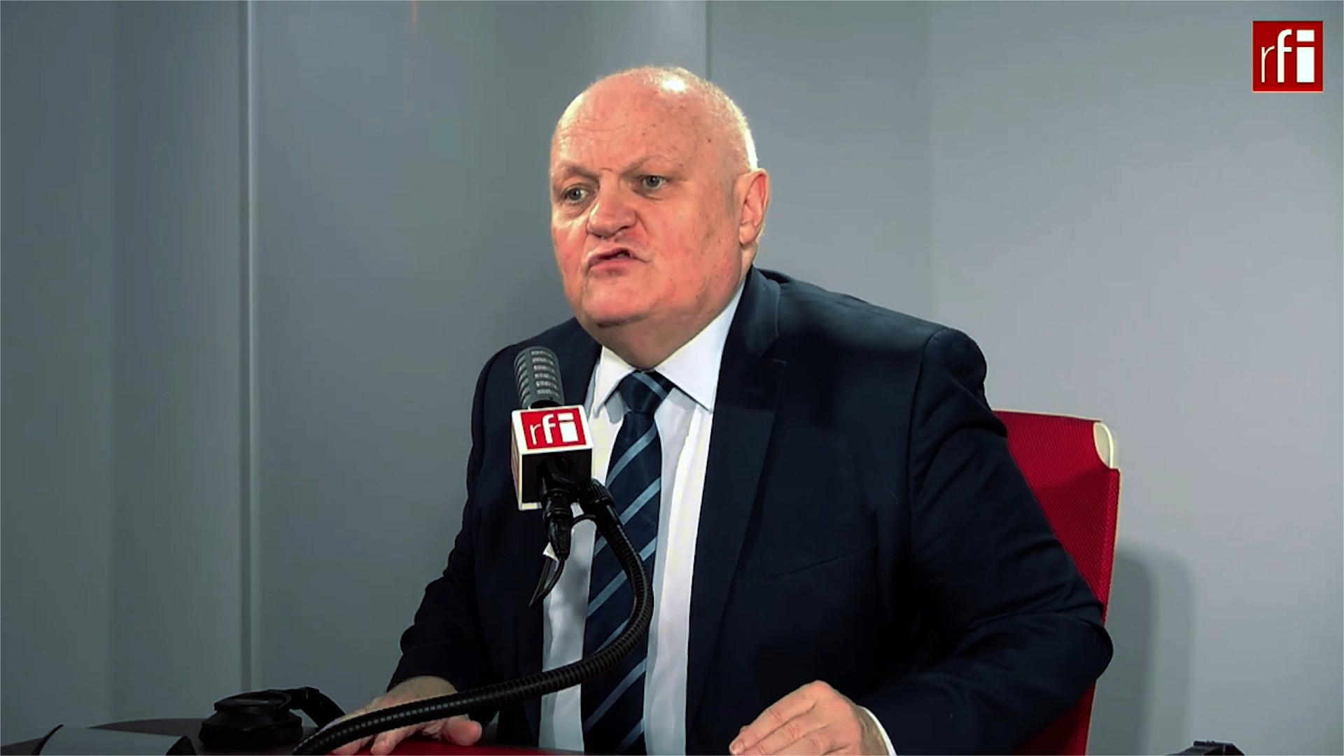 François Asselineau invité de Frédéric Rivière sur RFI – 10/02/2022