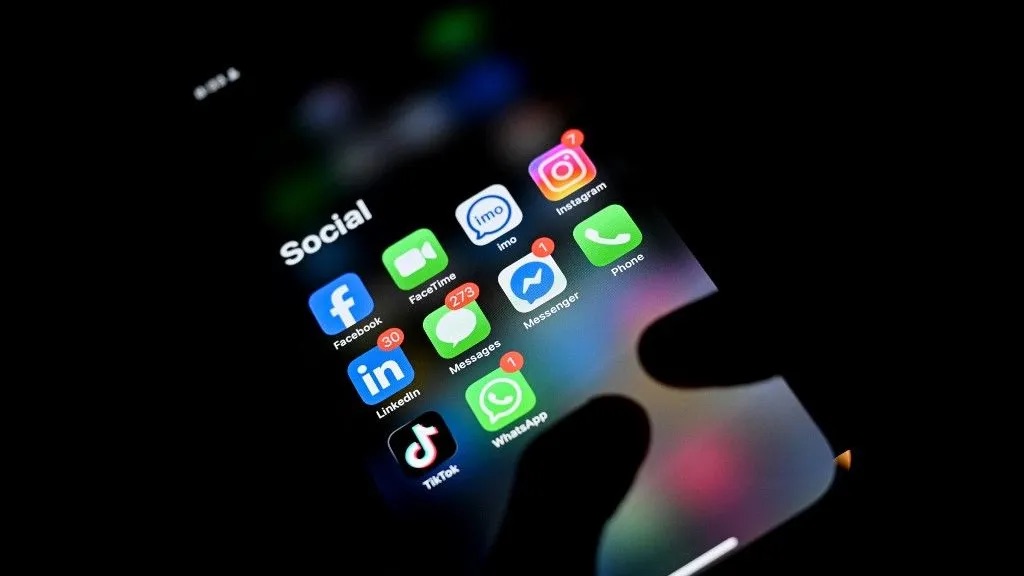 Basculement historique des Français vers les réseaux sociaux