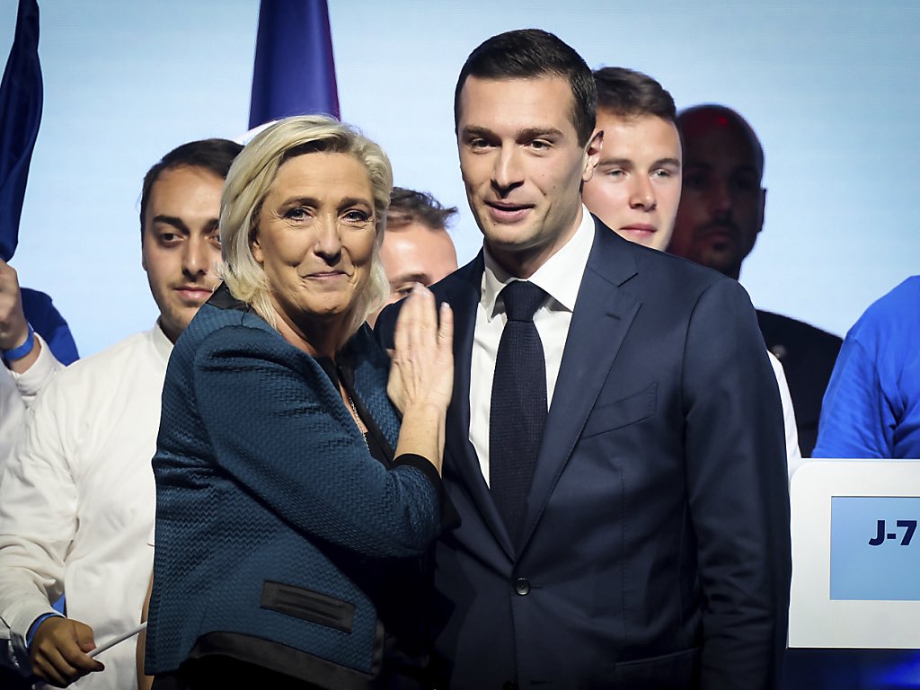 Énième trahison : le RN s'abstient sur le flicage des réseaux sociaux