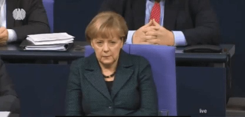 Angela Merkel encaisse sans broncher un discours cinglant contre sa politique qui accepte la vassalisation de l'Europe par les Etats-Unis